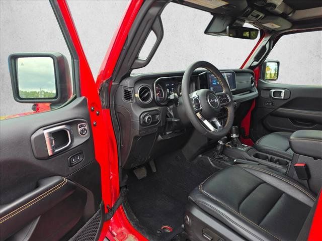 Used 2024 Jeep Wrangler Unlimited Sahara w/ Technology Group AWD/4WD image 14