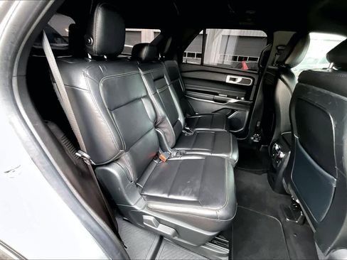 Used 2020 Ford Explorer XLT w/ Equipment Group 202A image 19