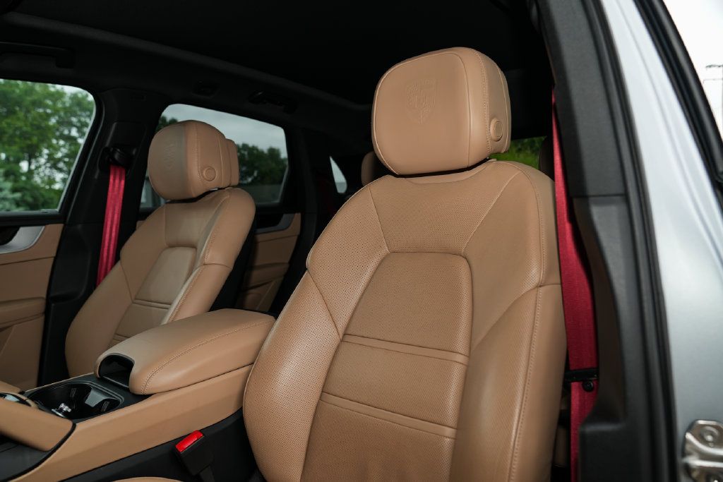 Certified 2024 Porsche Cayenne S AWD/4WD image 22