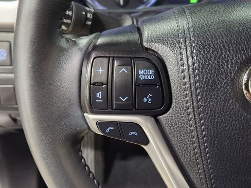 Used 2019 Toyota Highlander XLE image 47