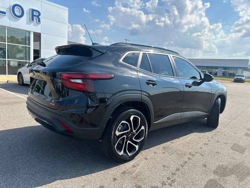 Used 2024 Chevrolet Trax RS w/ Sunroof Package FWD image 18