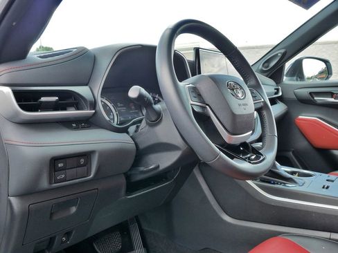 Used 2023 Toyota Highlander XSE FWD image 24