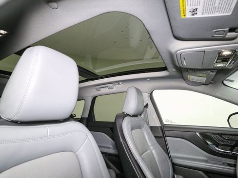 Used 2022 Lincoln Corsair AWD w/ Premium Package image 17