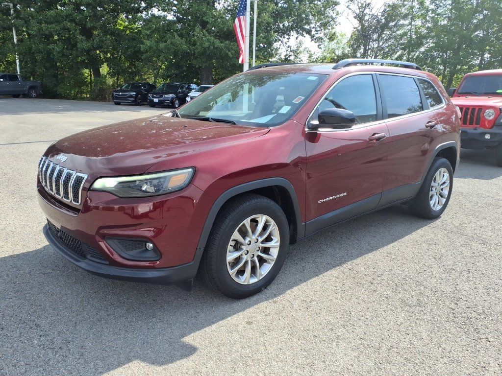 Used 2022 Jeep Cherokee Latitude Lux w/ Mopar Interior Package FWD image 4