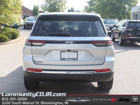 New 2025 Jeep Grand Cherokee Limited AWD/4WD image 6