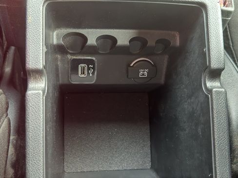 Used 2019 Jeep Cherokee Latitude w/ Popular Appearance Group AWD/4WD image 33