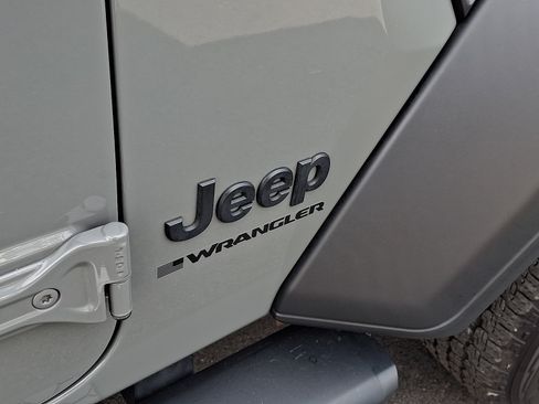 Used 2023 Jeep Wrangler Sport AWD/4WD image 30