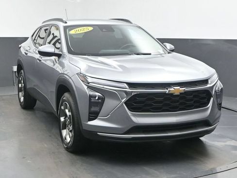 Used 2025 Chevrolet Trax LT w/ Driver Confidence Package FWD image 53