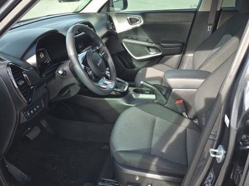 Certified 2023 Kia Soul S image 9