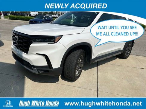 Used 2024 Honda Pilot TrailSport image 1