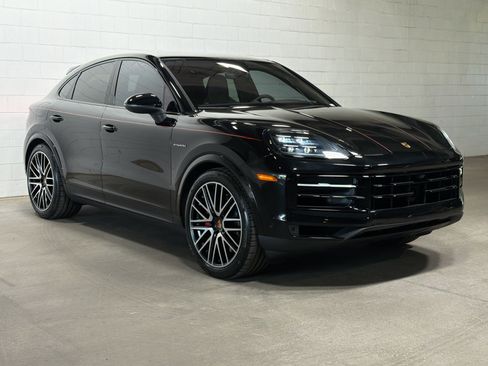 Certified 2025 Porsche Cayenne S AWD/4WD image 6
