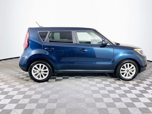 Used 2019 Kia Soul + image 9