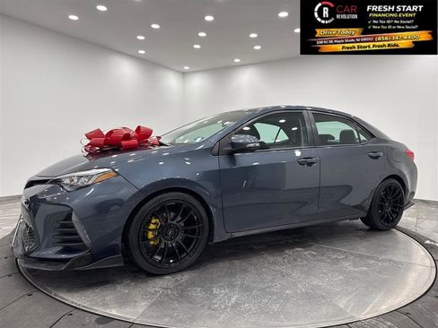 Used 2018 Toyota Corolla SE image 3