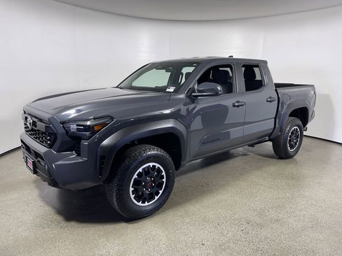 Certified 2025 Toyota Tacoma TRD Off-Road AWD/4WD image 7