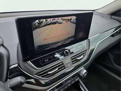 Used 2025 Nissan Altima 2.5 SR w/ SR Premium Package FWD image 17