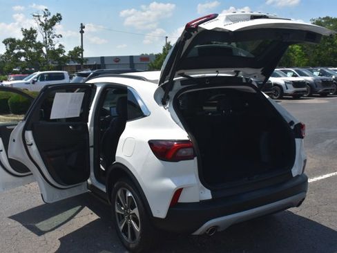 Used 2024 Ford Escape Platinum w/ Premium Technology Package AWD/4WD image 17