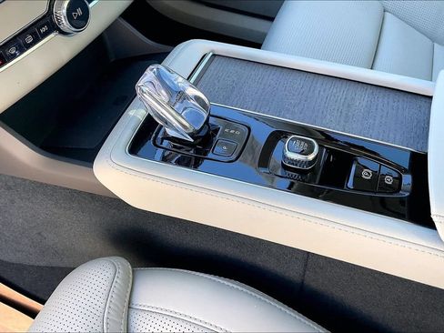 New 2026 Volvo XC90 T8 Ultra w/ Protection Package Premier AWD/4WD image 22