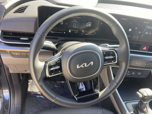 New 2025 Kia Carnival FWD image 13