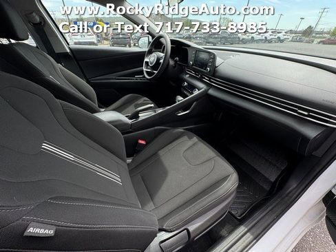 Used 2023 Hyundai Elantra SEL w/ Preferred Accessory Package FWD image 27