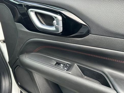 Used 2024 Jeep Compass Trailhawk image 19