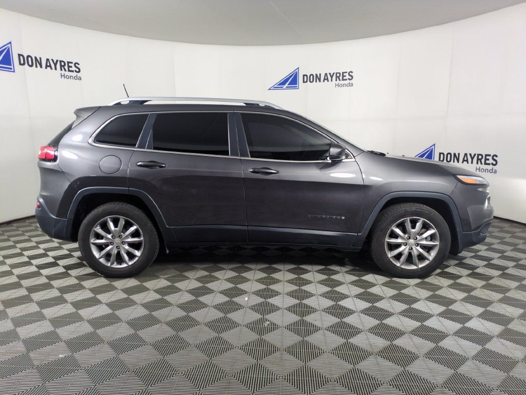 Used 2018 Jeep Cherokee Limited AWD/4WD image 9