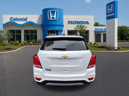 Used 2022 Chevrolet Trax LT w/ LT Convenience Package image 5