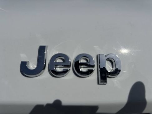 Used 2023 Jeep Grand Cherokee Limited AWD/4WD image 31