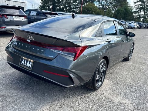 New 2025 Hyundai Elantra SEL image 5