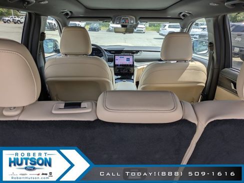 Used 2024 Jeep Grand Cherokee Limited w/ Luxury Tech Group II image 12