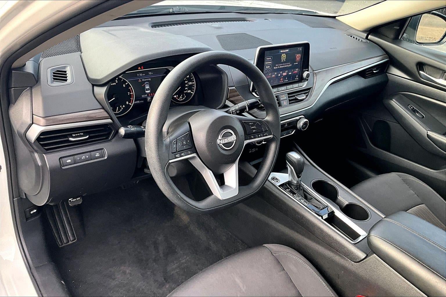 Used 2025 Nissan Altima 2.5 SV FWD image 15