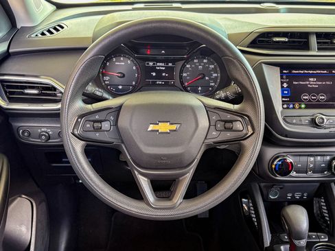 Used 2023 Chevrolet TrailBlazer LT FWD image 16