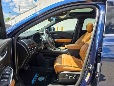 Used 2022 Cadillac XT4 Premium Luxury w/ Technology Package AWD/4WD image 12