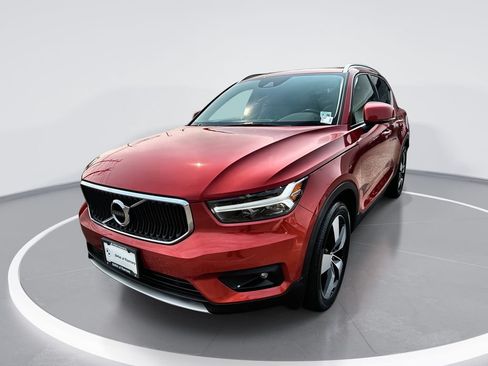Used 2021 Volvo XC40 T5 Momentum AWD/4WD image 1