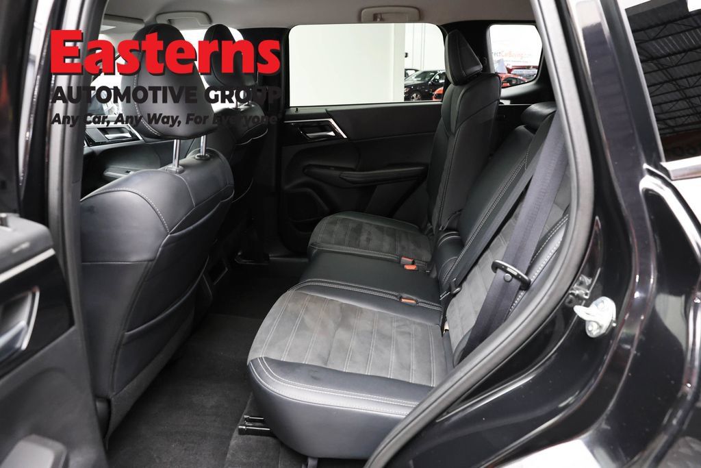Used 2024 Mitsubishi Outlander SE AWD/4WD image 22