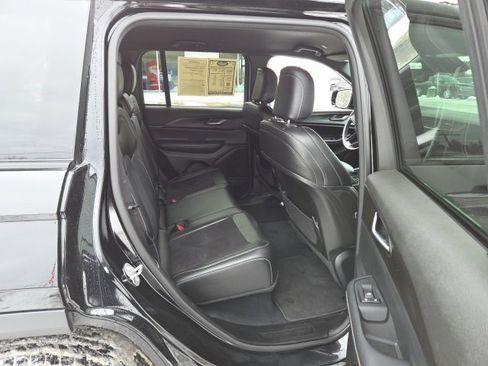 Used 2023 Jeep Grand Cherokee Altitude image 48