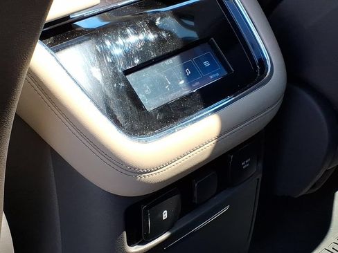 Certified 2024 Lincoln Navigator Reserve AWD/4WD image 18