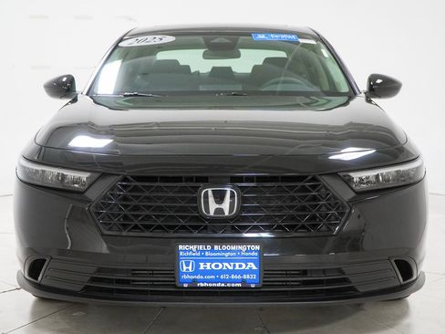 Certified 2025 Honda Accord SE image 3