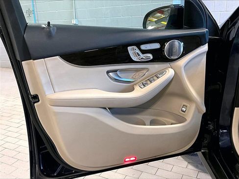 Used 2019 Mercedes-Benz GLC 300 GLC 300 image 28