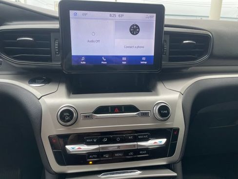 Used 2022 Ford Explorer XLT AWD/4WD image 14