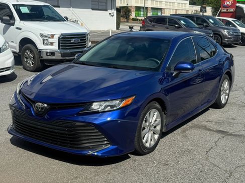 Used 2018 Toyota Camry LE w/ Moonroof Package FWD image 3