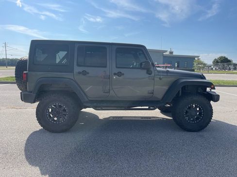 Used 2017 Jeep Wrangler Unlimited Sport w/ Quick Order Package 24S AWD/4WD image 2