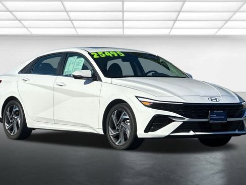 Used 2025 Hyundai Elantra Limited image 1