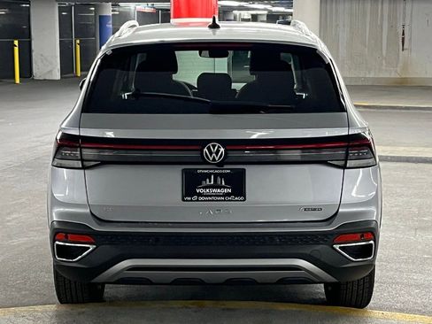 New 2025 Volkswagen Taos SE image 32