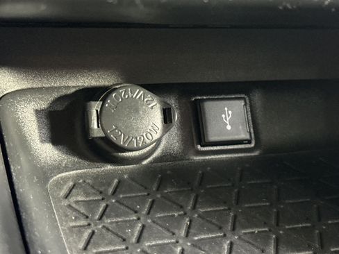 Used 2021 Toyota RAV4 XLE Premium AWD/4WD image 44