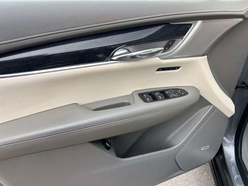 Used 2022 Cadillac XT6 Premium Luxury AWD/4WD image 14