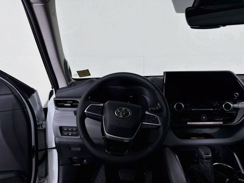 New 2026 Toyota Highlander Limited AWD/4WD image 19