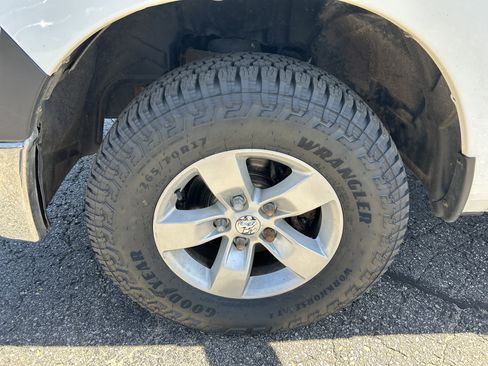Used 2018 RAM 1500 ST w/ SXT Appearance Group AWD/4WD image 24