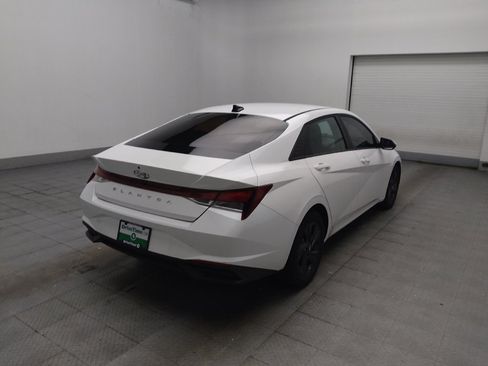 Used 2022 Hyundai Elantra SEL w/ Convenience Package FWD image 9