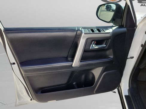 Used 2020 Toyota 4Runner SR5 AWD/4WD image 7