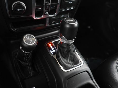 Used 2020 Jeep Wrangler Unlimited Sahara w/ Uconnect 4C Nav & Sound Group AWD/4WD image 22
